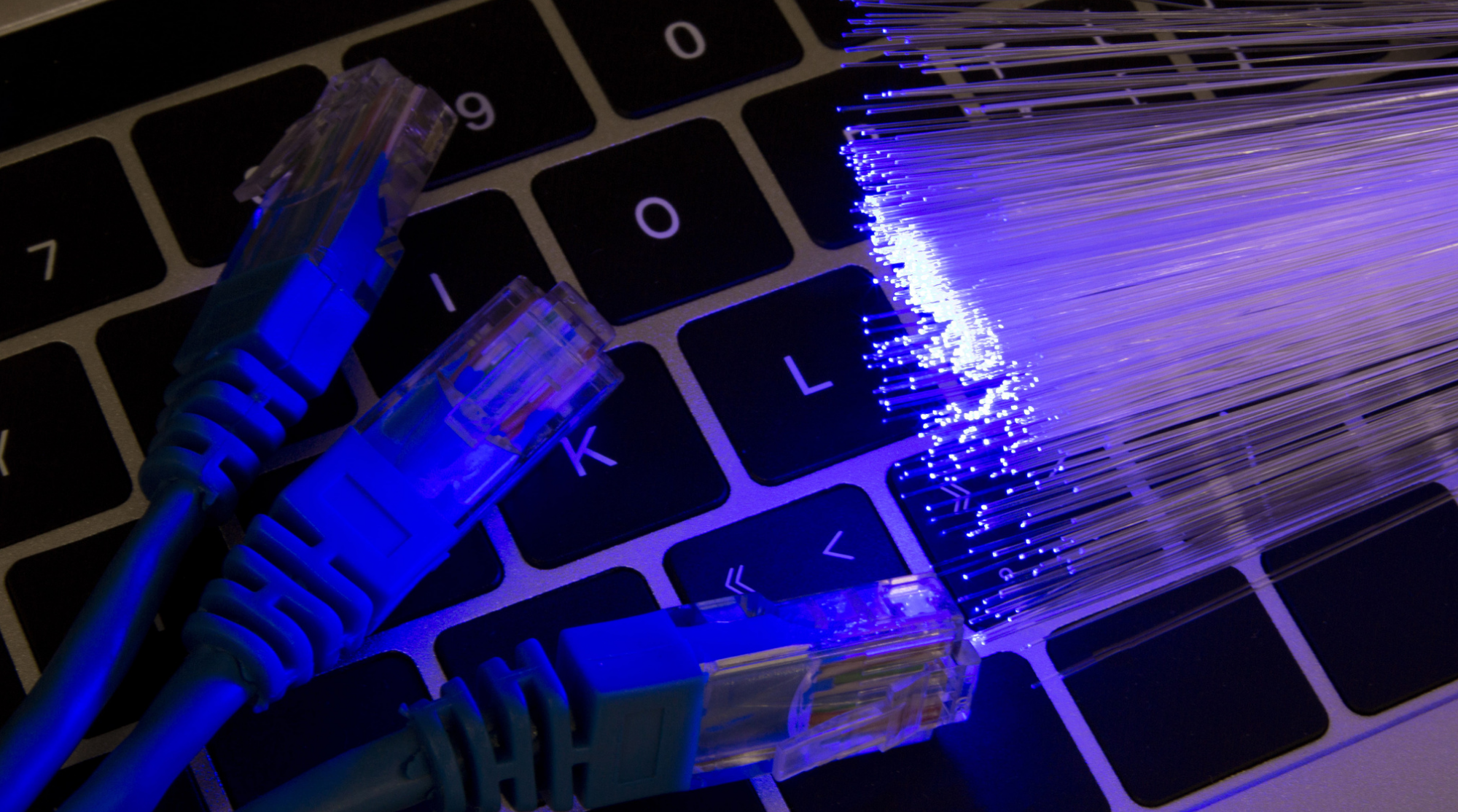 Jaki kabel sieciowy do światłowodu? Podpowiadamy wybór kabla ethernetowego
